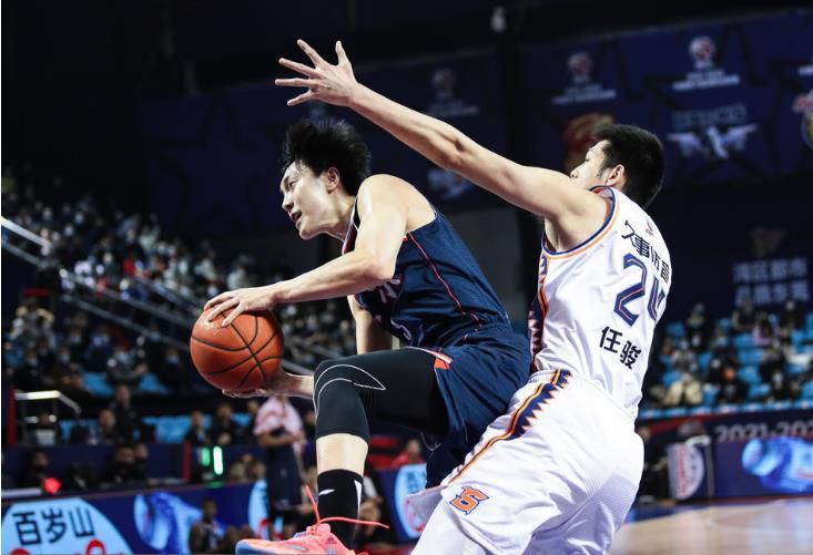 当看到满屋狼藉、鲜血以及地上的一绺长发时，两人心里咯噔一下，互相对视一眼，均看出对方眼里的绝望与崩溃。